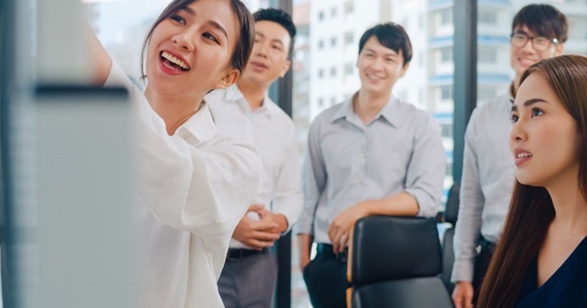 Những “quy tắc xã giao ngầm” người EQ cao nào cũng biết nhưng không nói ra
