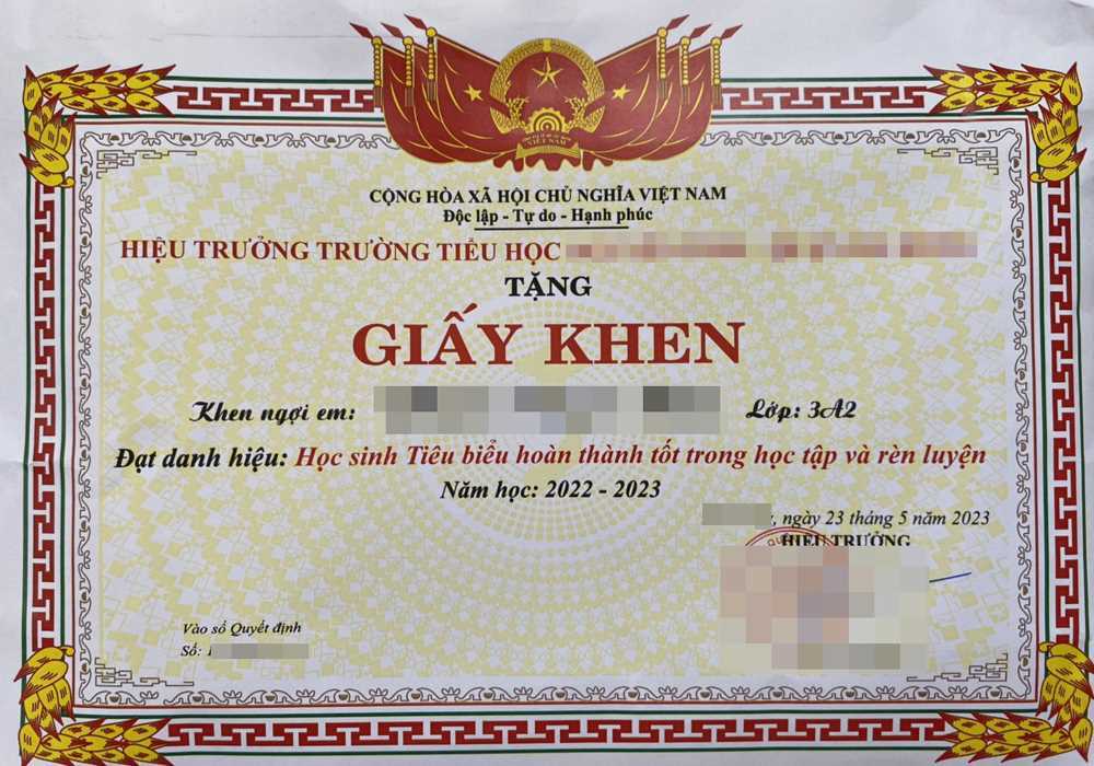 Lý do cha mẹ không nên khoe giấy khen của con trên mạng xã hội, nỗi lo này ai cũng nên biết