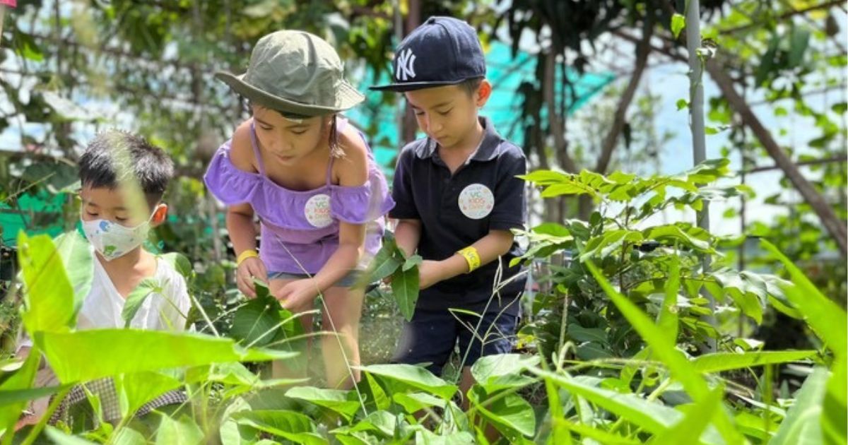 Đằng sau một đứa trẻ không vâng lời, thường có người bố mẹ làm việc này