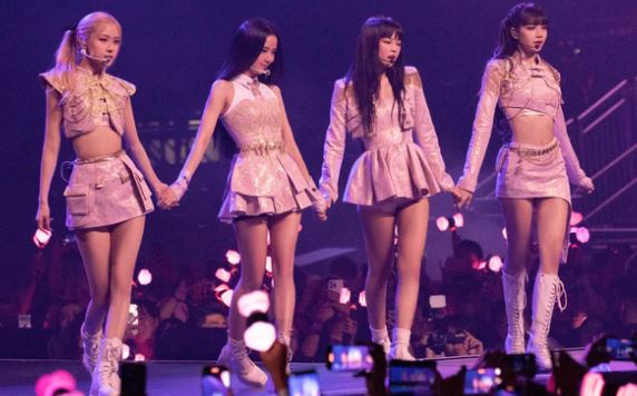 Fan 'quay cuồng' tìm mua vé BLACKPINK, ban tổ chức cảnh báo về chuyện vé giấy, vé mời để tránh bị lừa