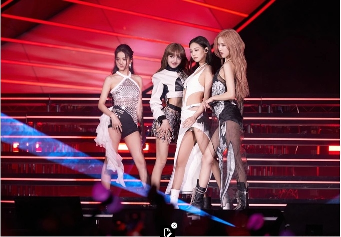 Mua vé BLACKPINK: Fan định bám trụ quán net xuyên trưa, chuẩn bị đường truyền mạng "siêu khoẻ" chờ bùng nổ