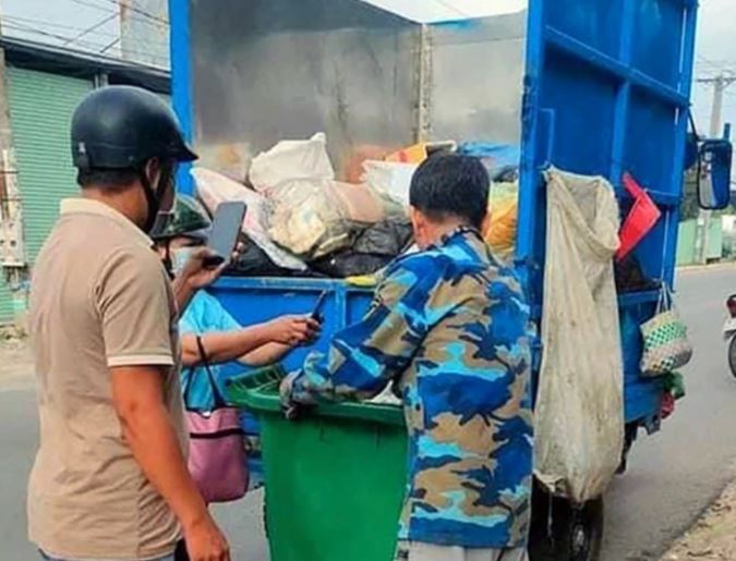 Tạm giữ người mẹ vứt bỏ con mới sinh trong thùng rác
