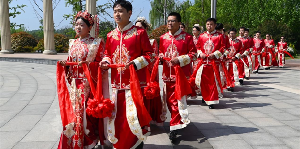 Trung Quốc: Người dân ngại kết hôn, sinh con, chính quyền thí điểm văn hóa cưới hỏi thời đại mới