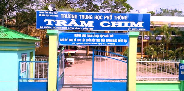 Thầy hiệu trưởng đột quỵ khi đang đọc diễn văn khai giảng năm học mới

