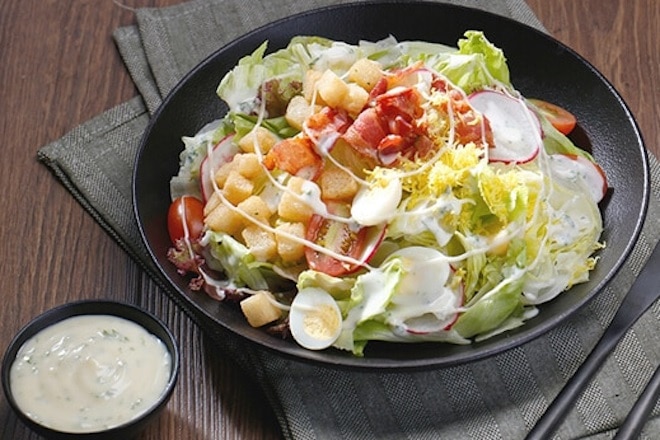 Gợi ý 2 cách làm sốt trộn salad cho thực đơn ăn kiêng lành mạnh