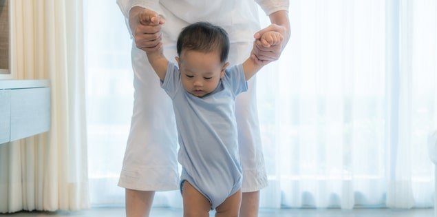 Trẻ mới biết đi không chịu ngủ là vì sao và cách giải quyết cho mẹ