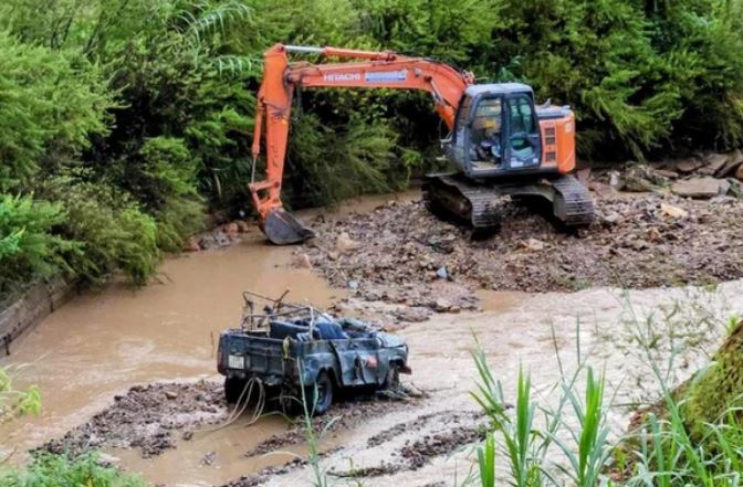 Lâm Đồng: Lũ cuốn, một  du khách Hàn Quốc tử vong, 2 người mất tích