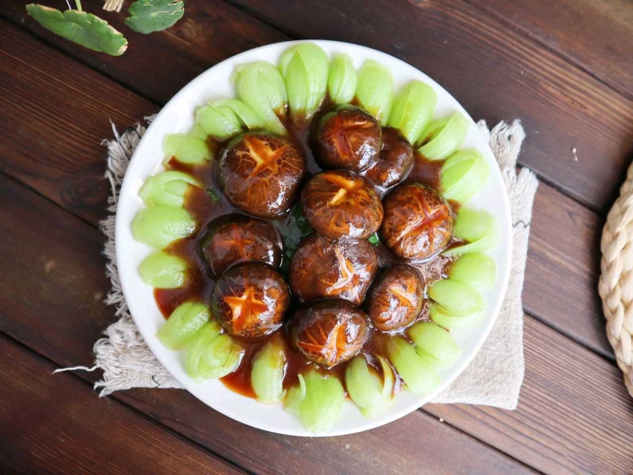 Rau rẻ bèo ngoài chợ nhưng là siêu thực phẩm nhiều vitamin C, ăn vào mùa đông rất thanh mát, giúp da bớt hanh khô