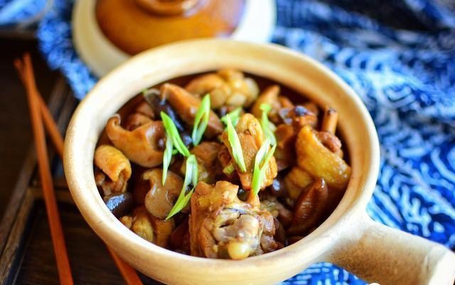 Gà đem om nấm hương theo kiểu này cực ngon, cả nhà ăn biết no chứ không biết chán