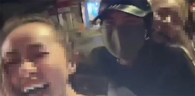 Xôn xao clip 5 cô gái đi một xe máy khoe "chiến tích" trên Facebook

