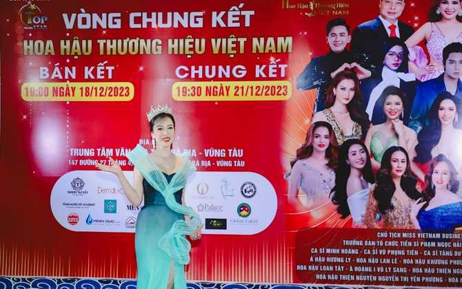 Á hậu Khánh Vân tỏa trong trang phục của NTK Tony Phạm tại chung kết Hoa hậu Thương hiệu Việt Nam 2023