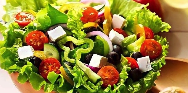 Ăn salad mỗi ngày được không? Lợi ích sức khỏe và nguyên tắc cần nhớ