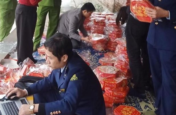 Phát hiện gần 1.000 hộp Mứt Tết không rõ nguồn gốc sắp tuồn ra thị trường