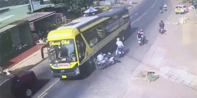 Xe khách lấn làn tông tử vong bé gái 3 tuổi trên đường về quê ăn Tết

