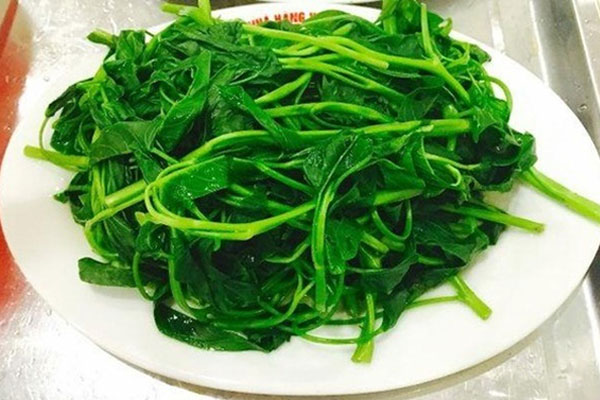 Luộc rau muống cho quả sấu vào trước hay sau? Mẹo luộc rau muống giòn ngon, xanh mướt