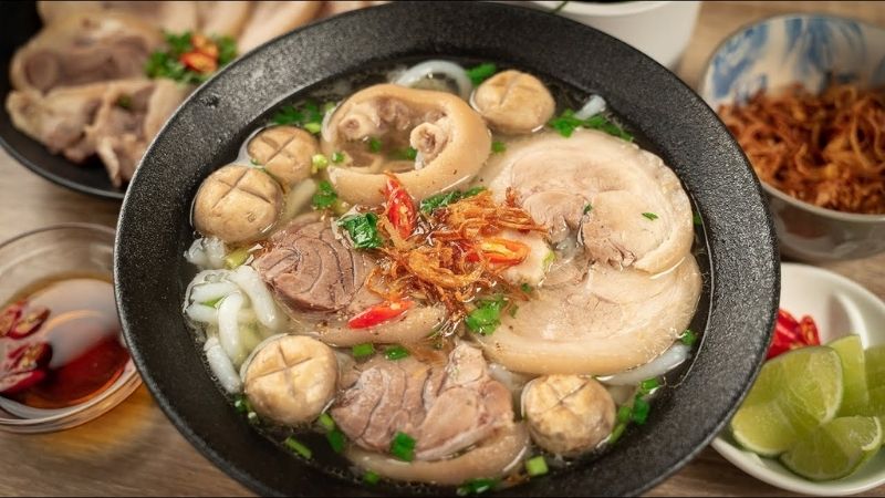 Bánh canh giò heo nấu theo cách này nước dùng ngọt thanh, hương vị đúng chuẩn nhà hàng 5 sao