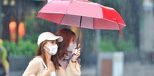 Sấm chớp đùng đùng, TP HCM mưa lớn khắp nơi


