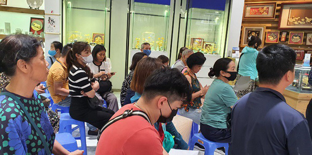 Giá vàng SJC giảm thê thảm, tiếp tục "bốc hơi" gần 2 triệu đồng/lượng

