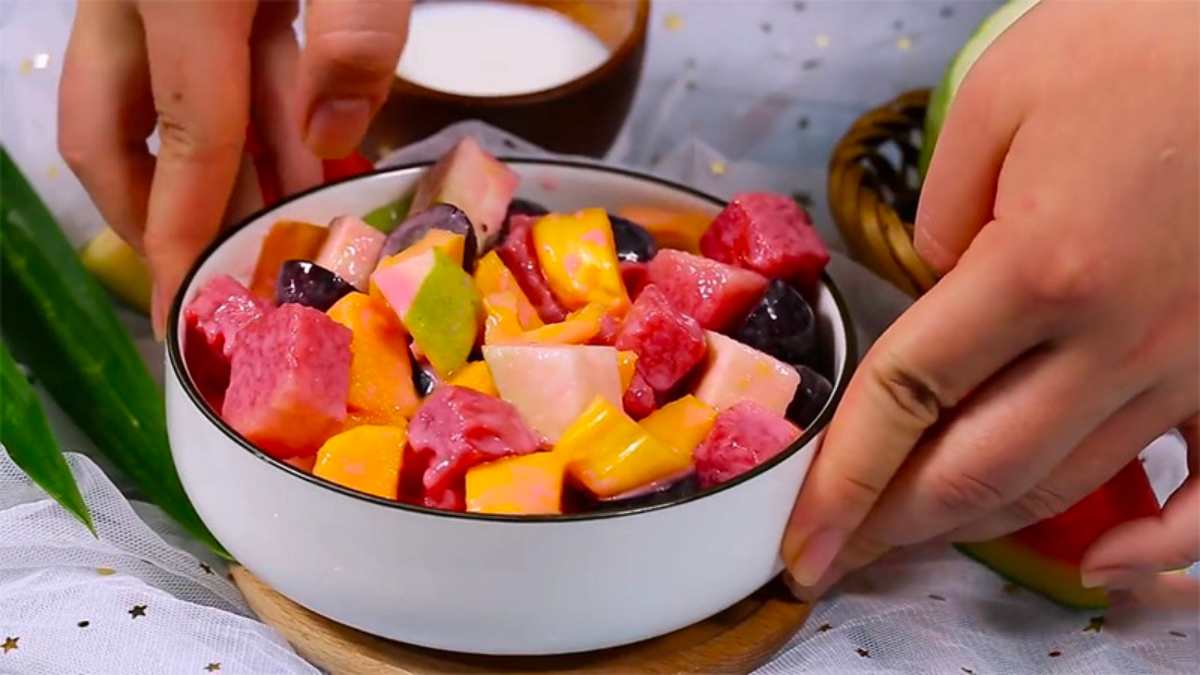 2 cách làm hoa quả dầm ngon nhất giúp chị em da đẹp dáng xinh trong những ngày hè