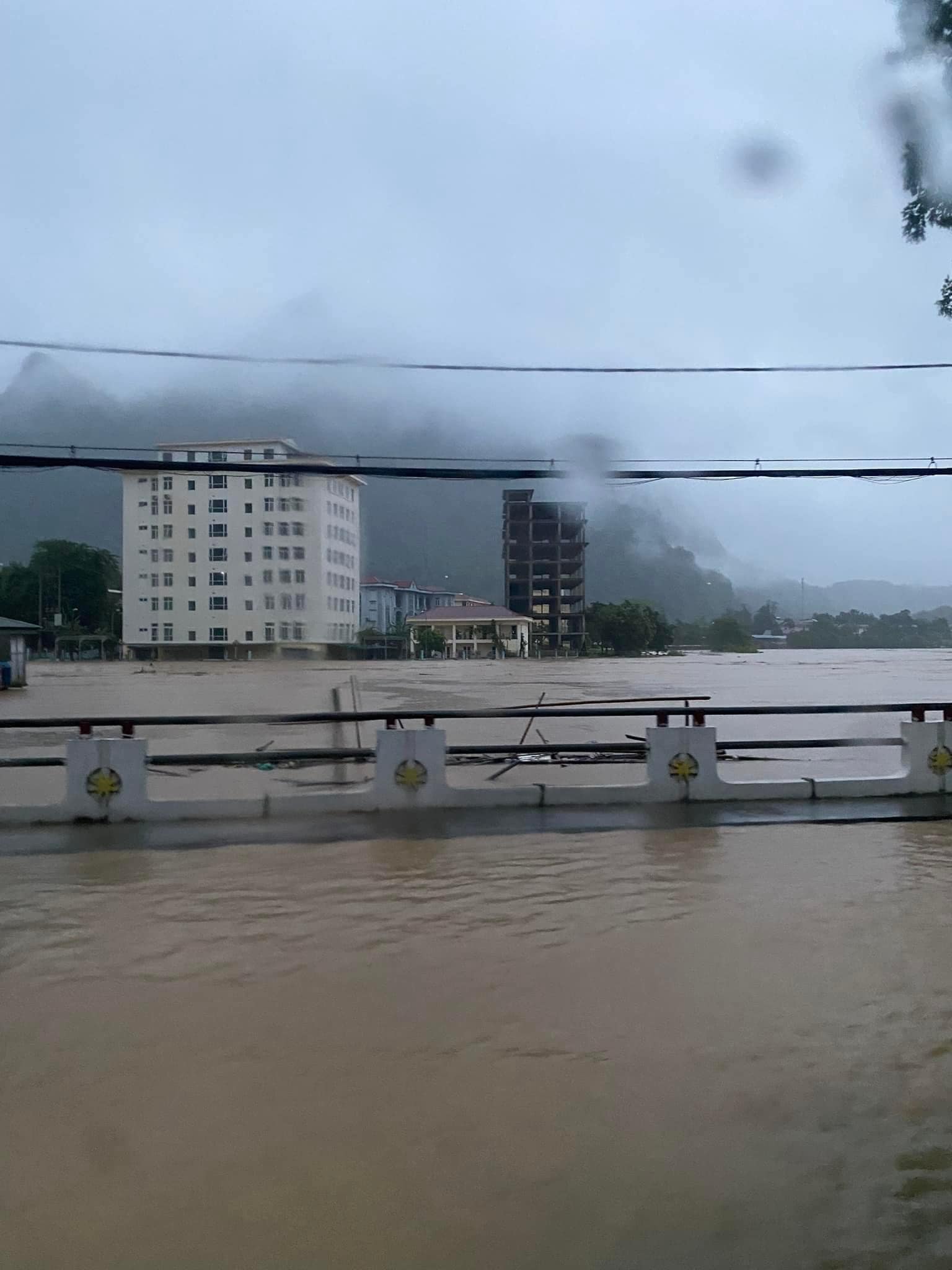 Mưa lớn liên tục, nhiều nơi ở TP Hà Giang ngập sâu