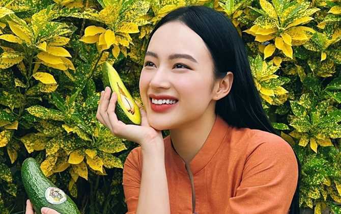 Mặc cho dân tình chỉ trích, Angela Phương Trinh vẫn quay trở lại bán hàng online sau phát ngôn gây sốc