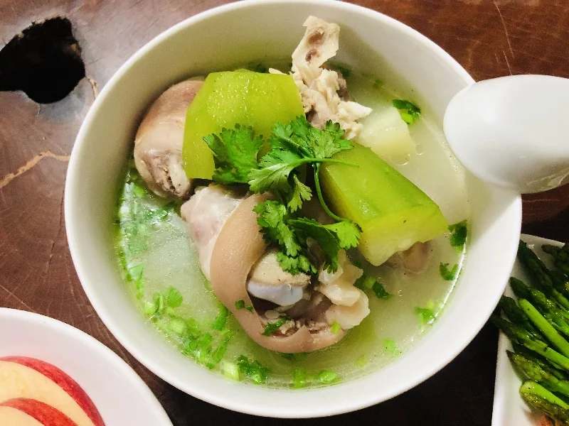 Cách làm món canh chân giò hầm bí xanh bổ dưỡng