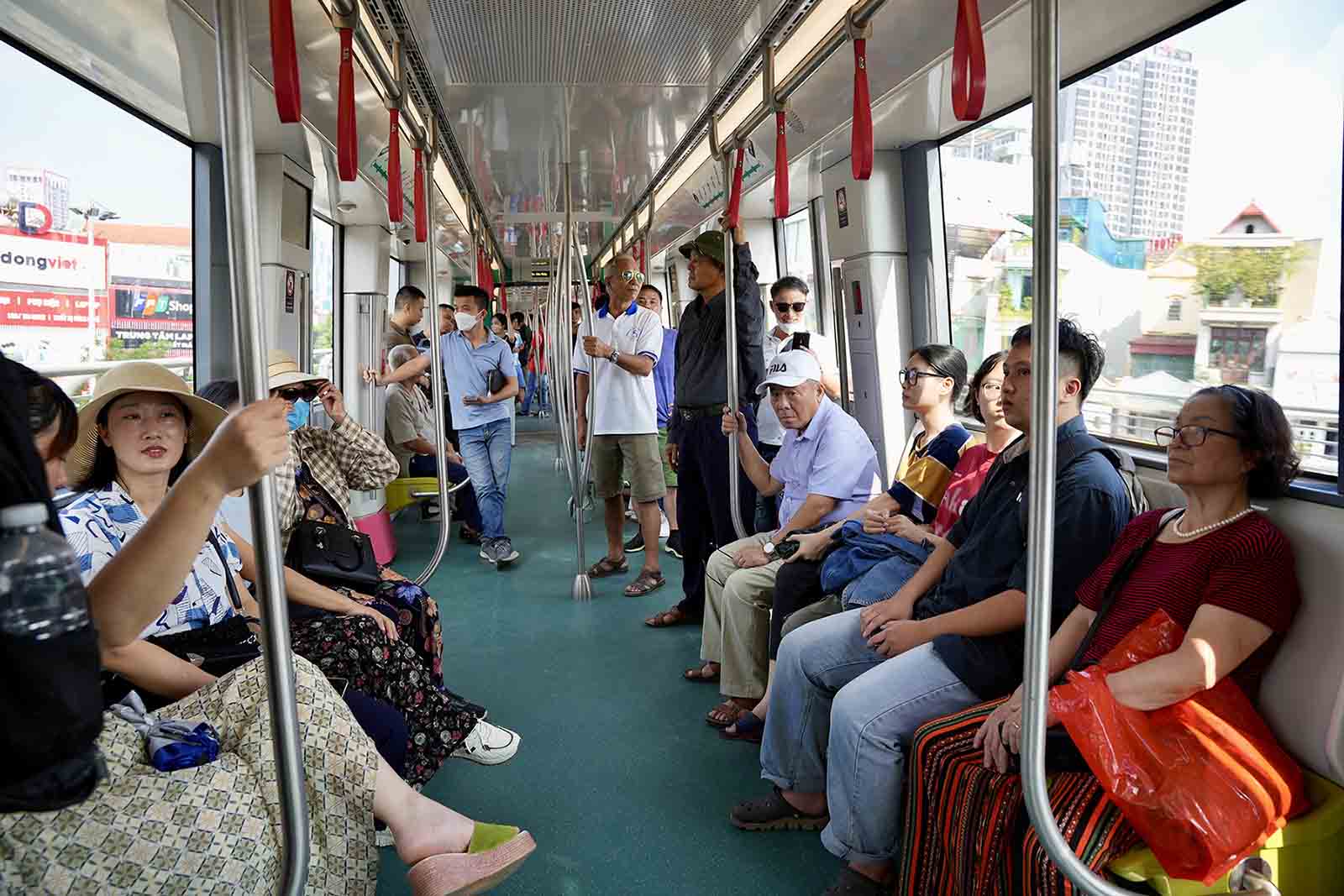 Metro Nhổn - Ga Hà Nội đi vào hoạt động: Giá vé bao nhiêu, lịch trình chạy tàu mỗi ngày thế nào?
