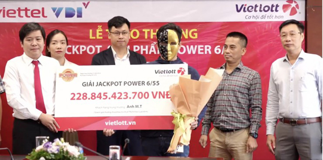 Người đàn ông ở TP.HCM trúng độc đắc Vietlott gần 229 tỷ đồng

