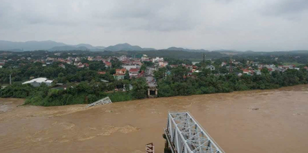 Vụ sập cầu Phong Châu: Đã cứu vớt được 3 người, bị "chấn thương phần mềm"

