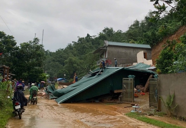 Ngôi nhà 2 tầng ở Bắc Kạn bị cuốn sập trong “tích tắc”, một phụ nữ may mắn thoát nạn