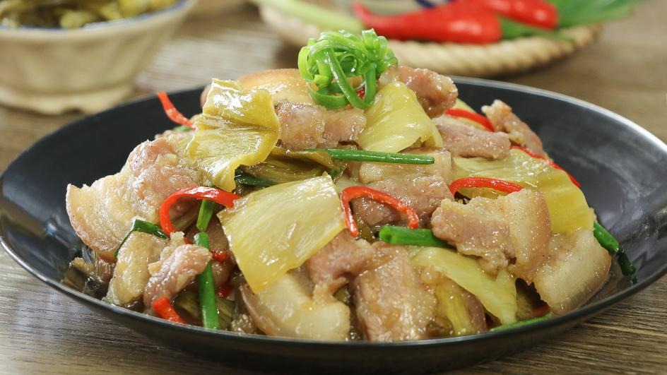 Ngày mát trời với món dưa cải chua xào thịt ba chỉ, ăn cùng cơm nóng ngon xuất sắc
