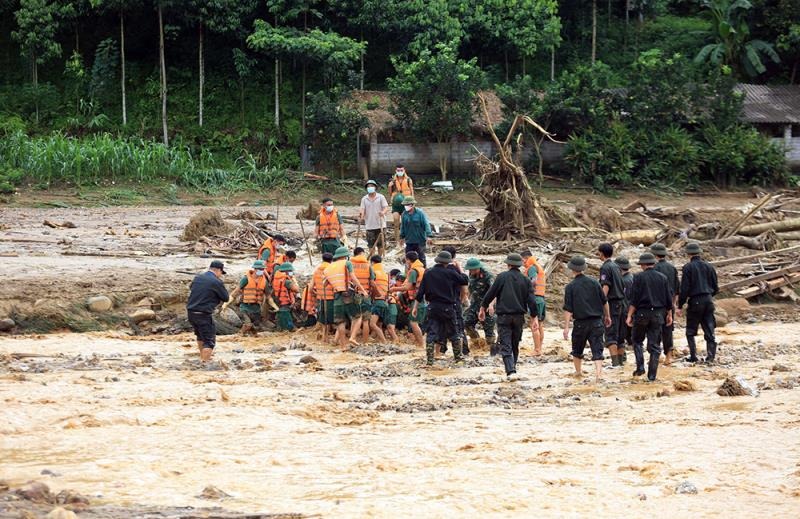 Phép màu ở Làng Nủ: 8 người  thoát khỏi "tử thần" trong gang tấc