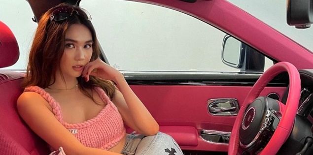 Ngọc Trinh lên tiếng khi bị nói đi Rolls-Royce, xài đồ hiệu mà bán hàng livestream