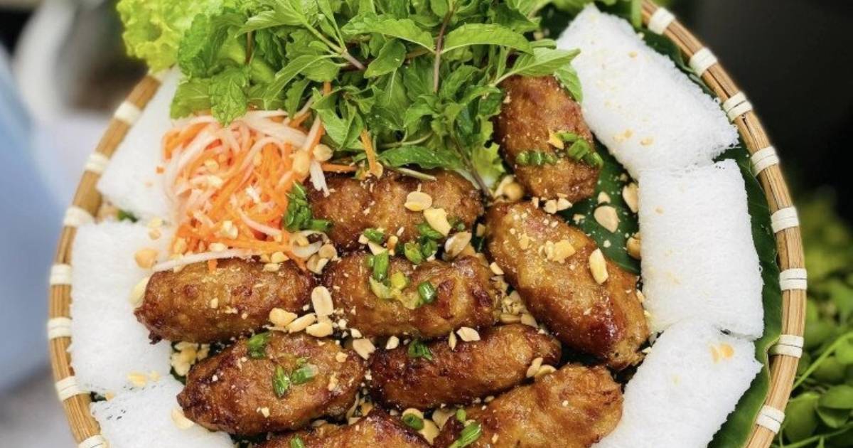 Ngày lạnh, mẹ đảm làm nem lụi nóng hổi, thơm lừng đãi cả nhà