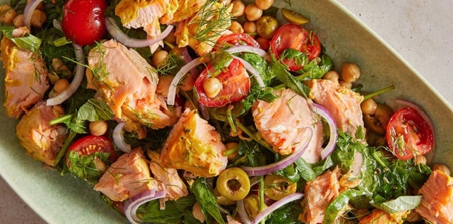 Salad cá hồi nướng - món ăn lành mạnh và bổ dưỡng cho mọi bữa tiệc