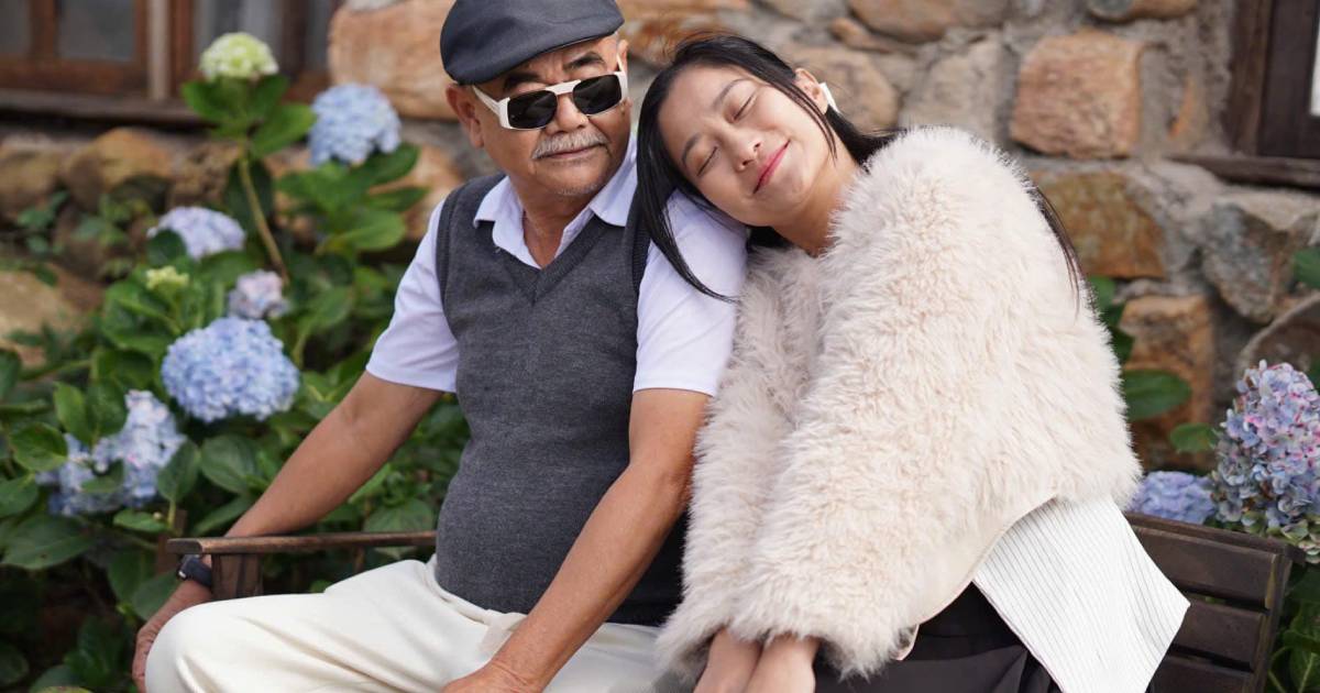 Gia đình ủng hộ cô gái 9x yêu NSND Việt Anh
