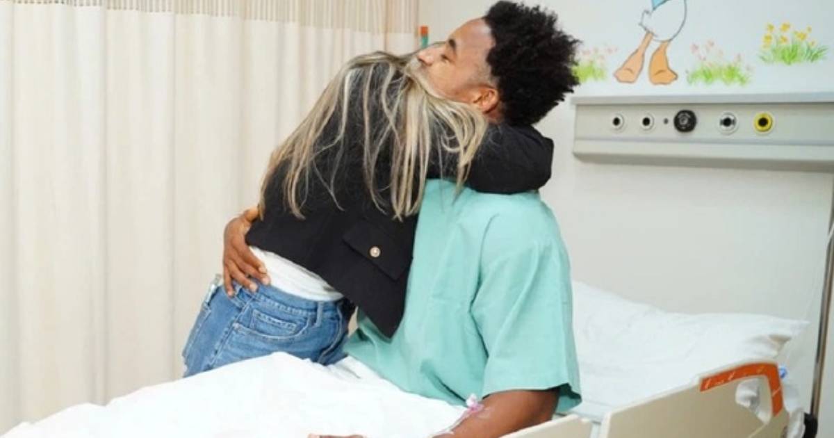 Đang nằm viện, cầu thủ Xuân Son vẫn dành điều tuyệt vời cho vợ