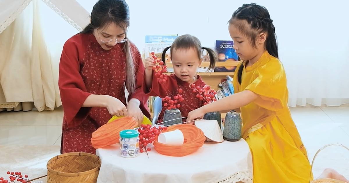 Mẹ Hà Nội tận dụng khoảng thời gian trẻ nghỉ Tết để ở bên con