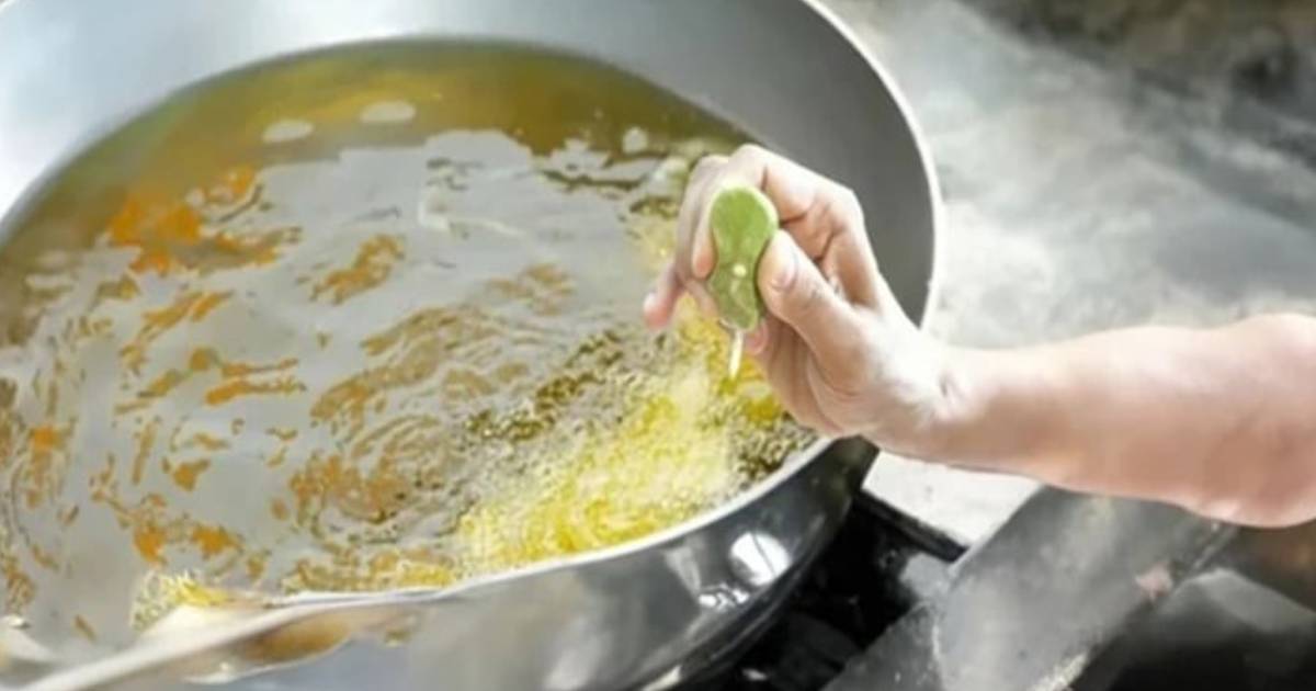 Vì sao đầu bếp thường vắt chanh vào chảo dầu?