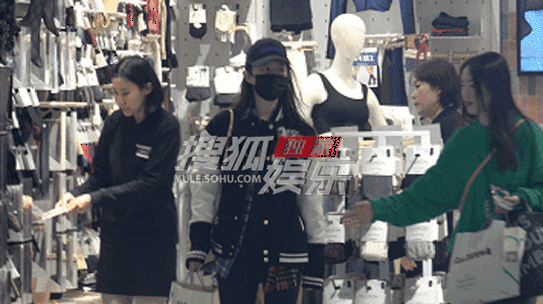 Đặc quyền của sao hạng S khi đi shopping là gì, để Lưu Diệc Phi cho bạn biết