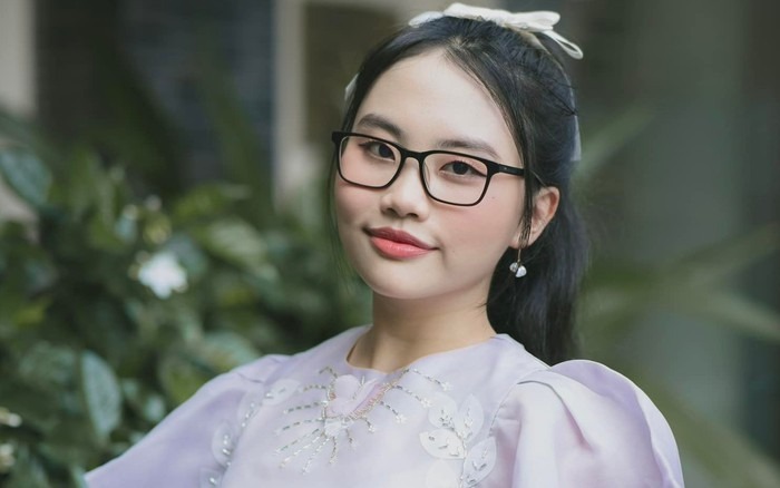 Sao nữ Vbiz 12 tuổi mua nhà cho bố mẹ, 20 tuổi lên chức CEO, nghe mức cát xê mới choáng
