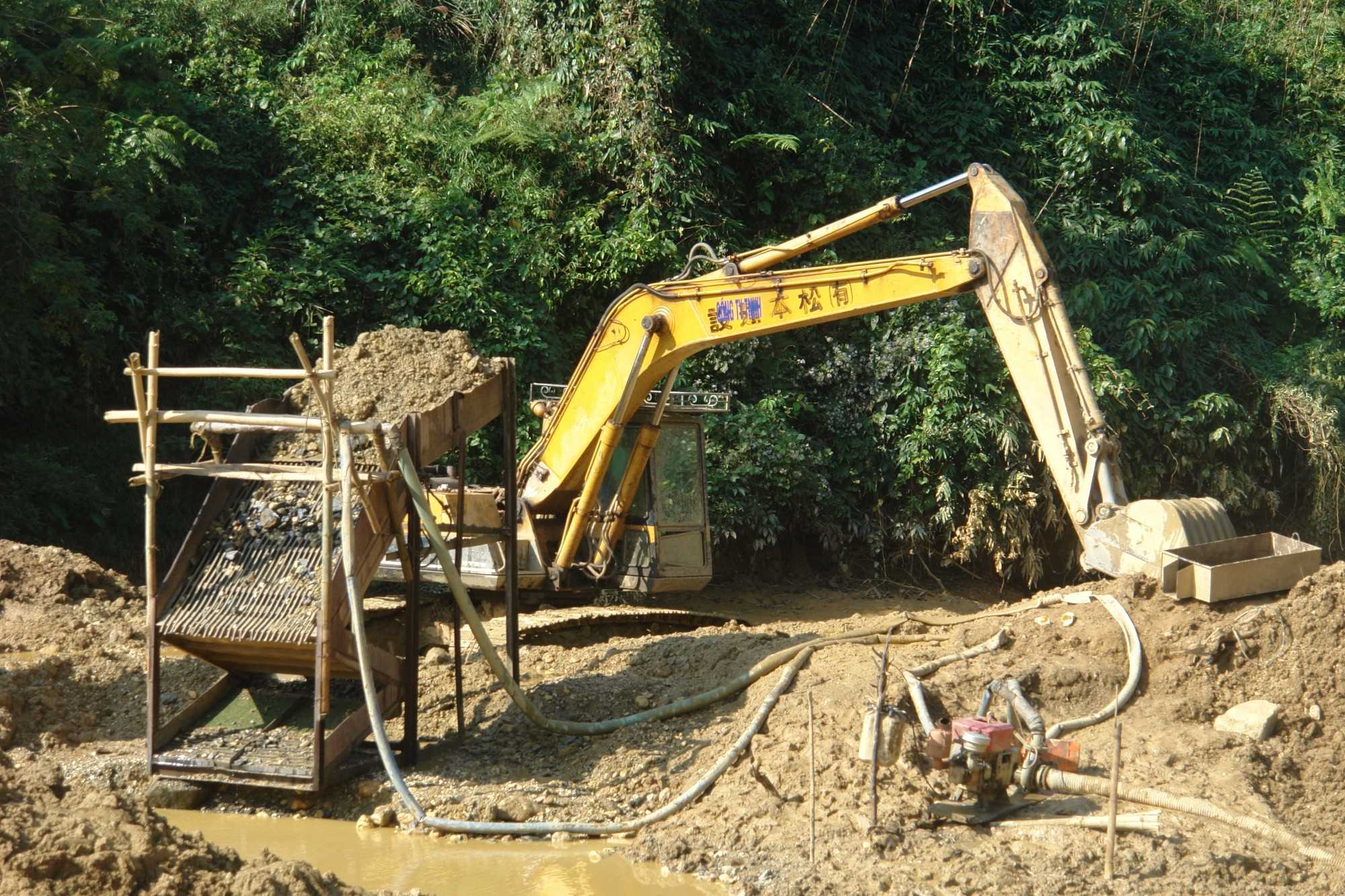 40 mỏ vàng với trữ lượng gần 30 tấn vừa được phát hiện ở những địa phương nào?