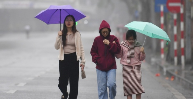 Thời tiết Hà Nội 3 ngày tới: Mưa rào trước khi vào đợt mưa phùn, nồm ẩm
