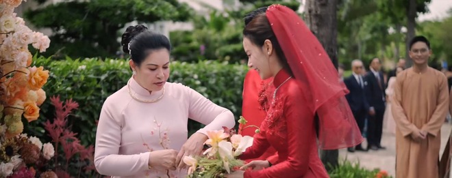 Midu và mẹ chồng: Mối quan hệ từng gây xôn xao, 1 hành động diễn ra trong lễ cưới lộ rõ cách cư xử
