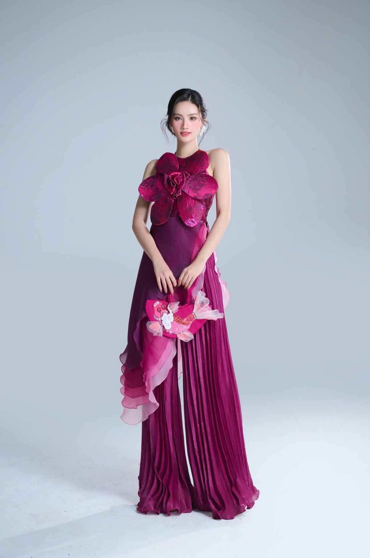 Phong độ thời trang của Ý Nhi tại đấu trường Miss World 2025