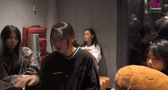 5 Em Xinh đánh bại Jack