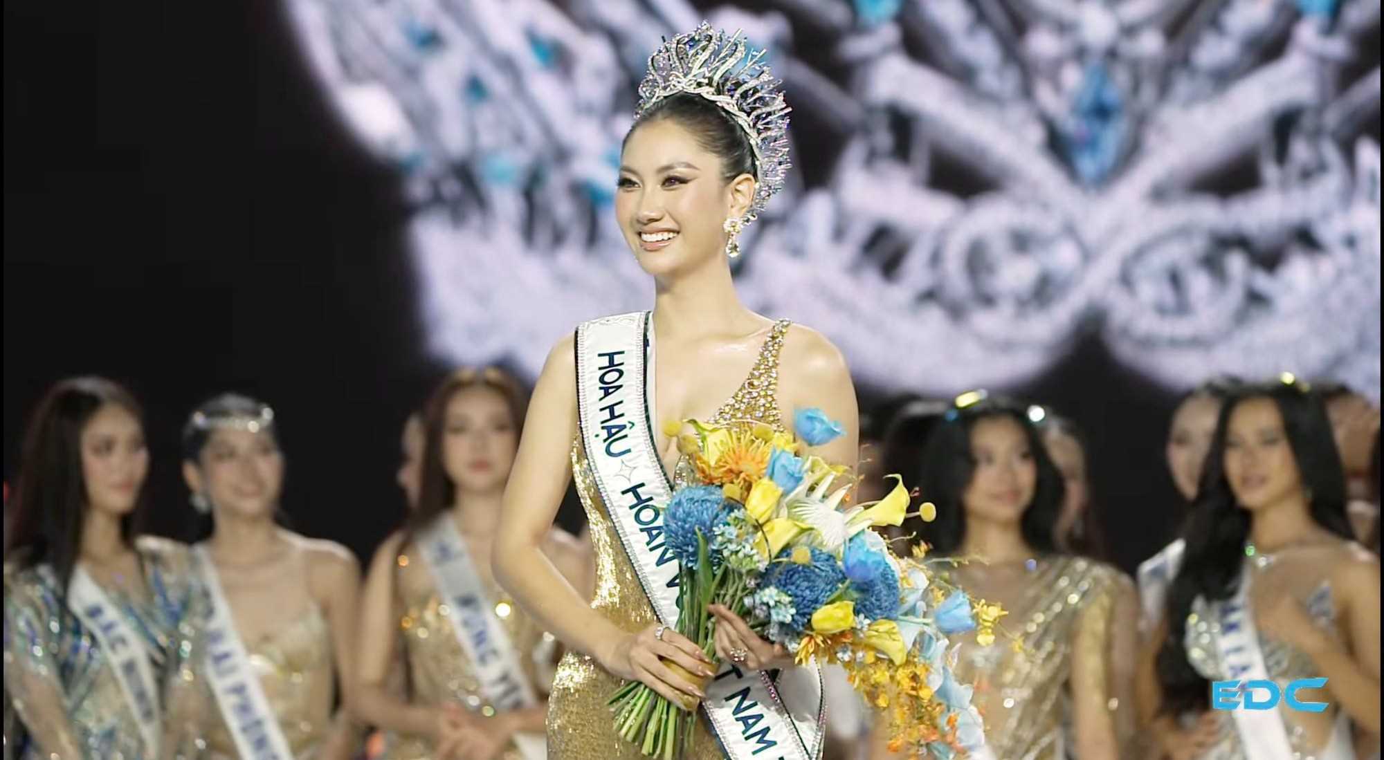 Tất tần tật về tân Hoa hậu Hoàn vũ VN Phương Linh: Học vấn siêu khủng, visual đời thường xịn còn gia thế ra sao?