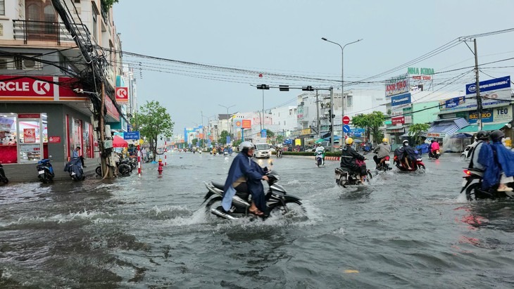 Thời tiết hôm nay 23-6: Bắc Bộ và Nam Bộ vẫn mưa to