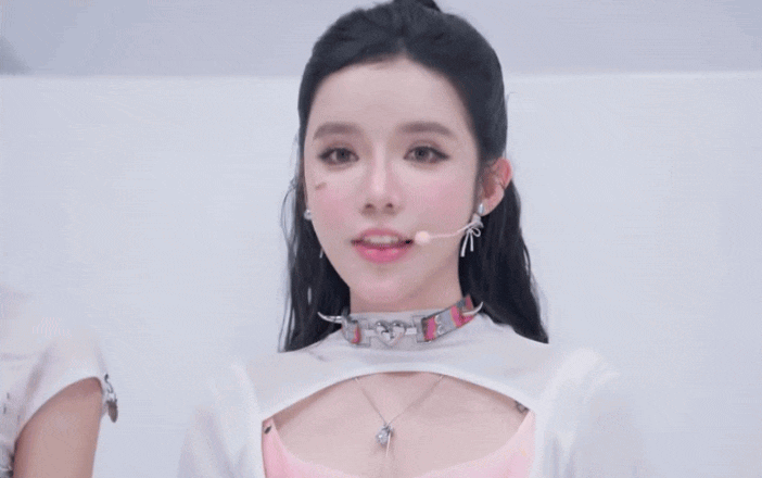 Trạng thái cực đoan của 1 Em Xinh sau khi bị loại khỏi show Say Hi