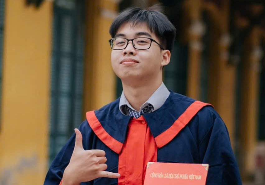 Nam sinh Thủ khoa kép khối A01 và D01 cả nước: 1 tuần trước thi mới ôn môn Lý